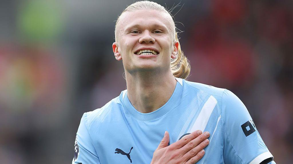 Erling Haaland Freundin beim Stadionbesuch